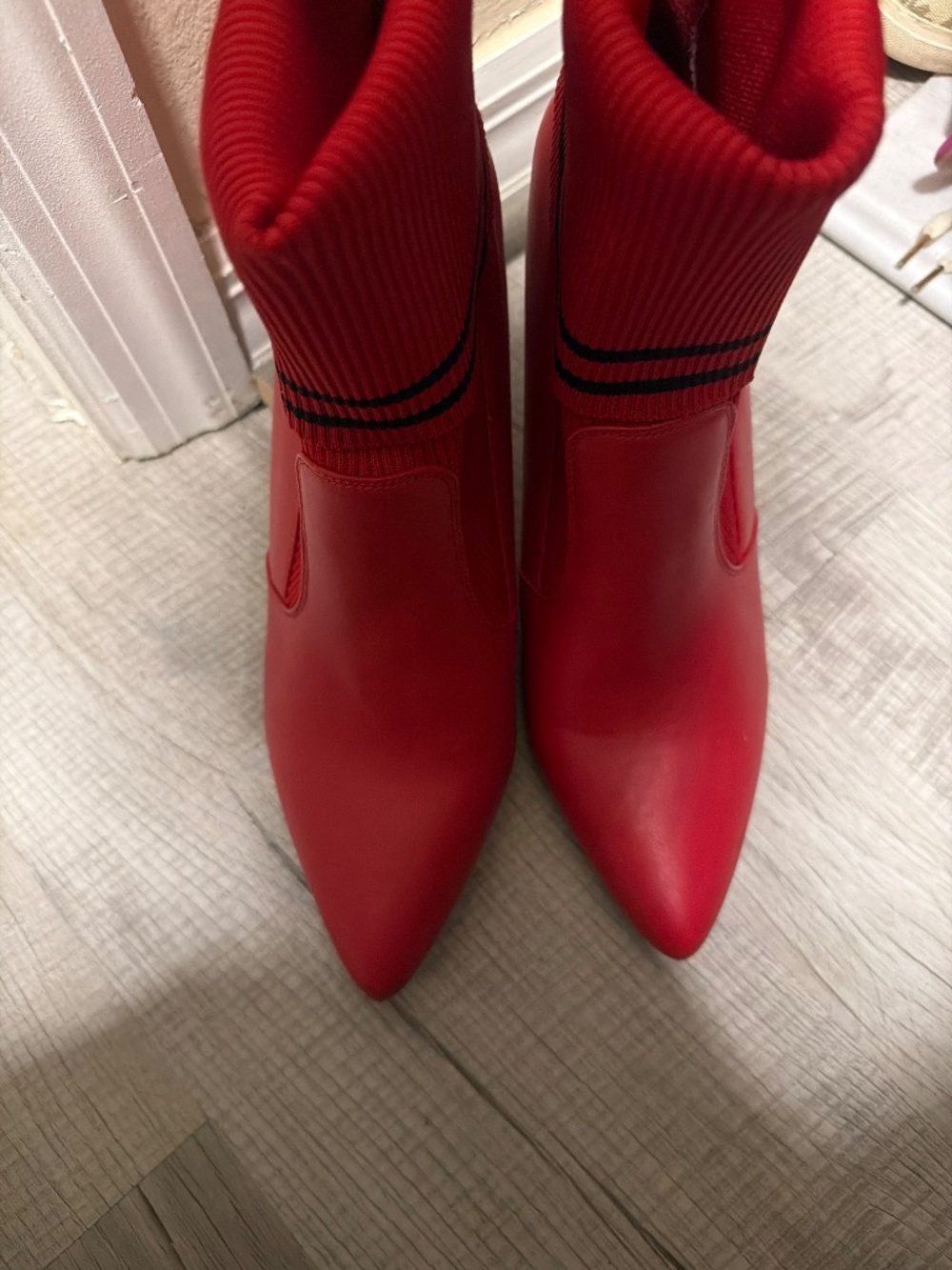 Red boot - Picture 3 of 3